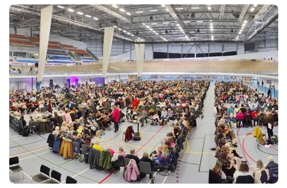 960 people crochet at British arena to break world record